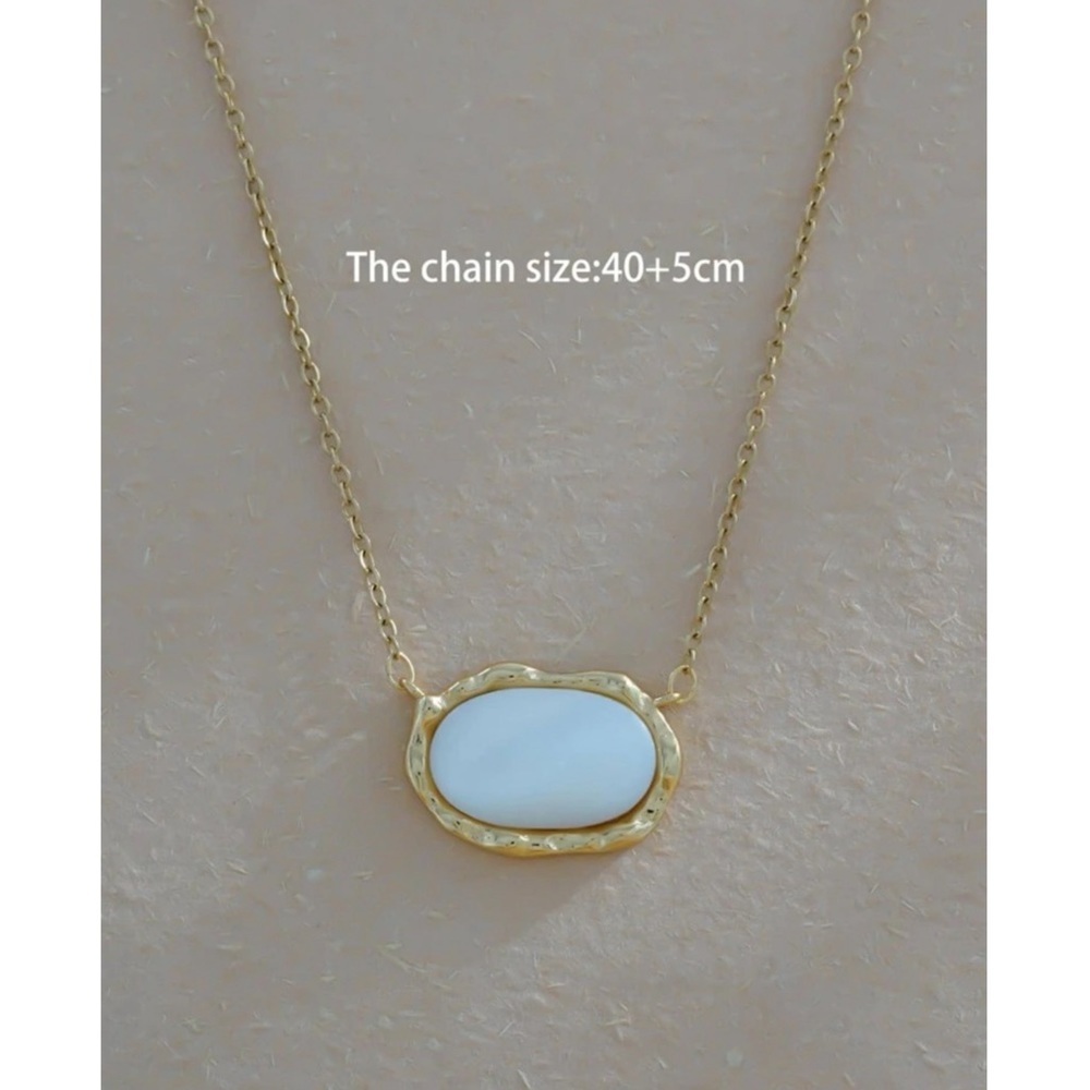 Oval Shell Pendant Necklace - Picture 2 of 5